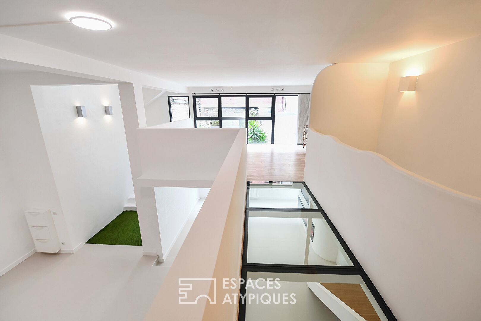 Loft-style apartment in the city center with terrace