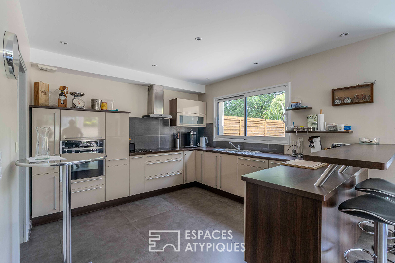 Maison contemporaine avec piscine à 150 m de la plage de la Courance
