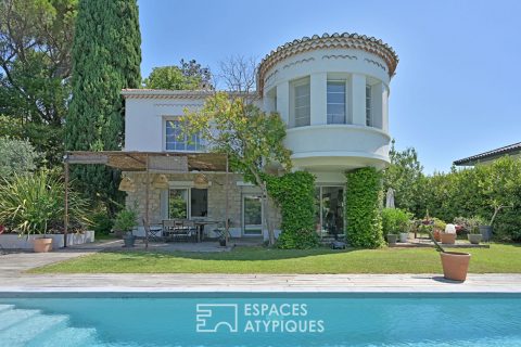 Prestigious renovated 1950s villa with swimming pool