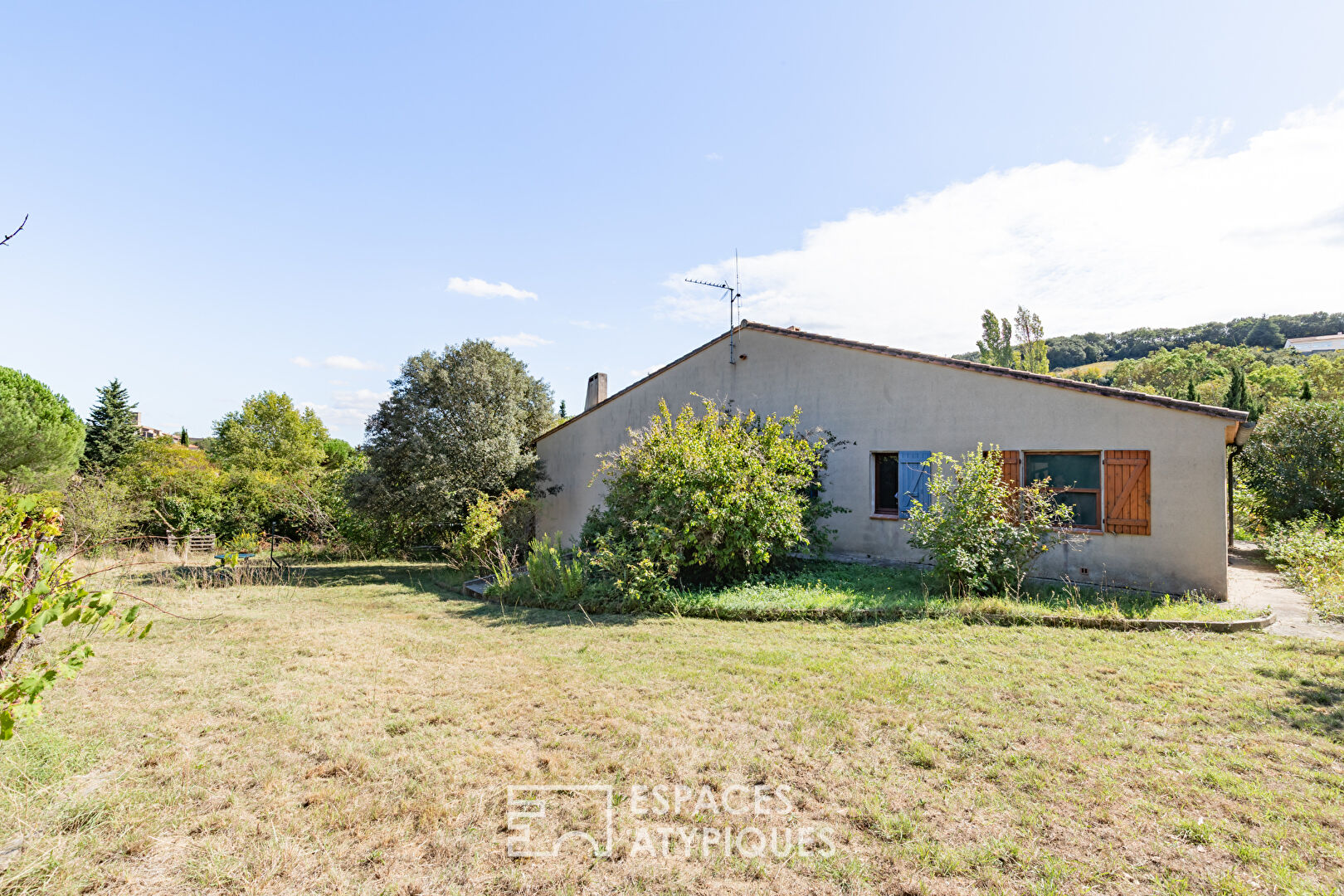 Maison familiale avec sous-sol exceptionnel et jardin arboré – proche Carcassonne