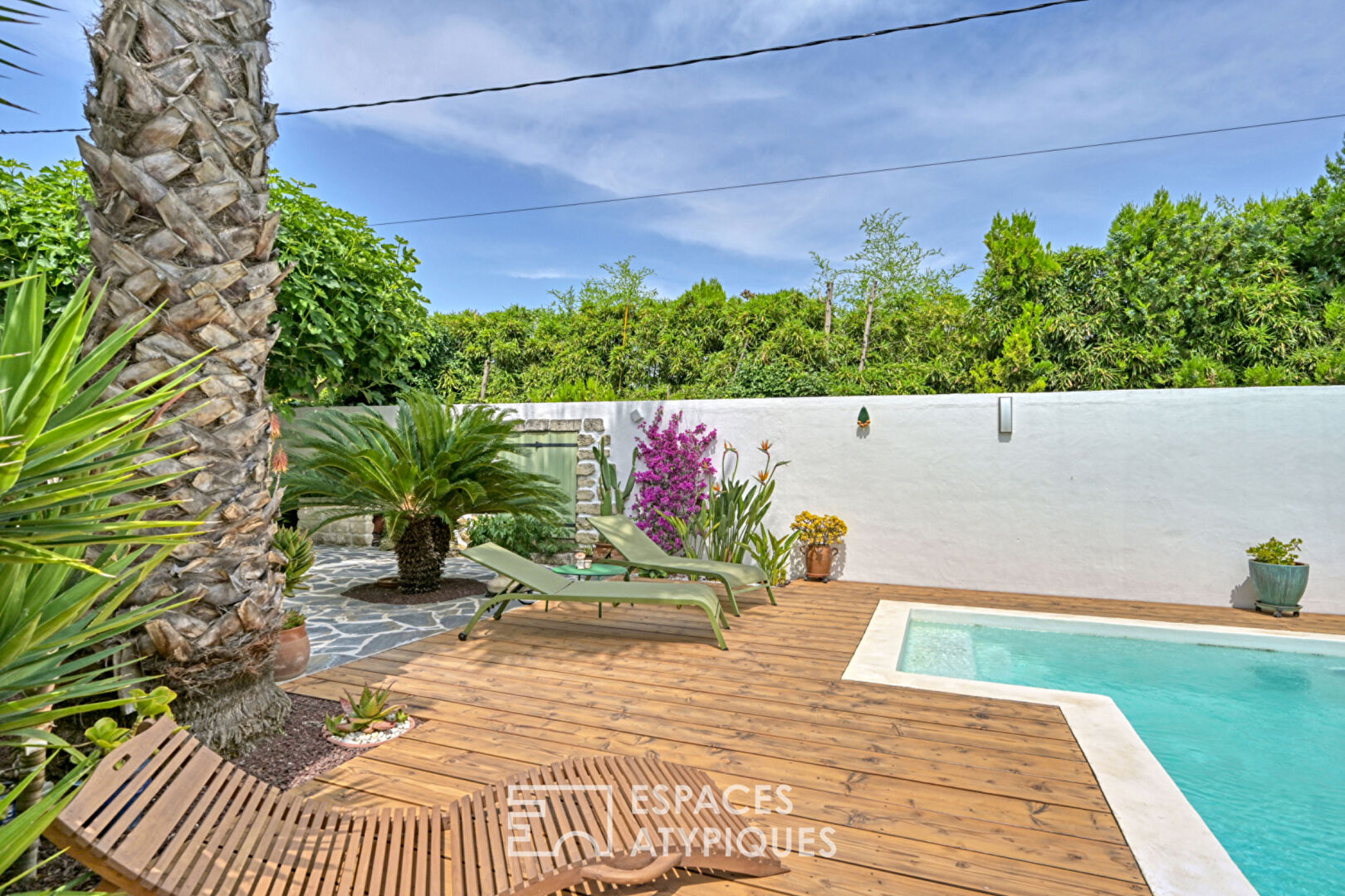 Ancienne bâtisse de maraîcher réhabilitée avec piscine et jardin paysagé