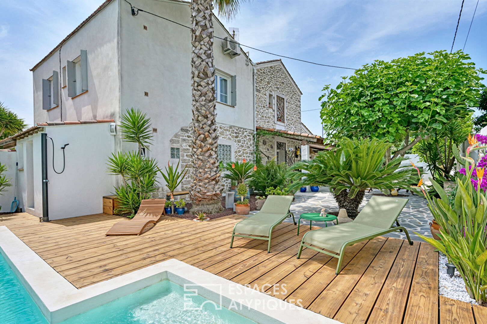 Ancienne bâtisse de maraîcher réhabilitée avec piscine et jardin paysagé