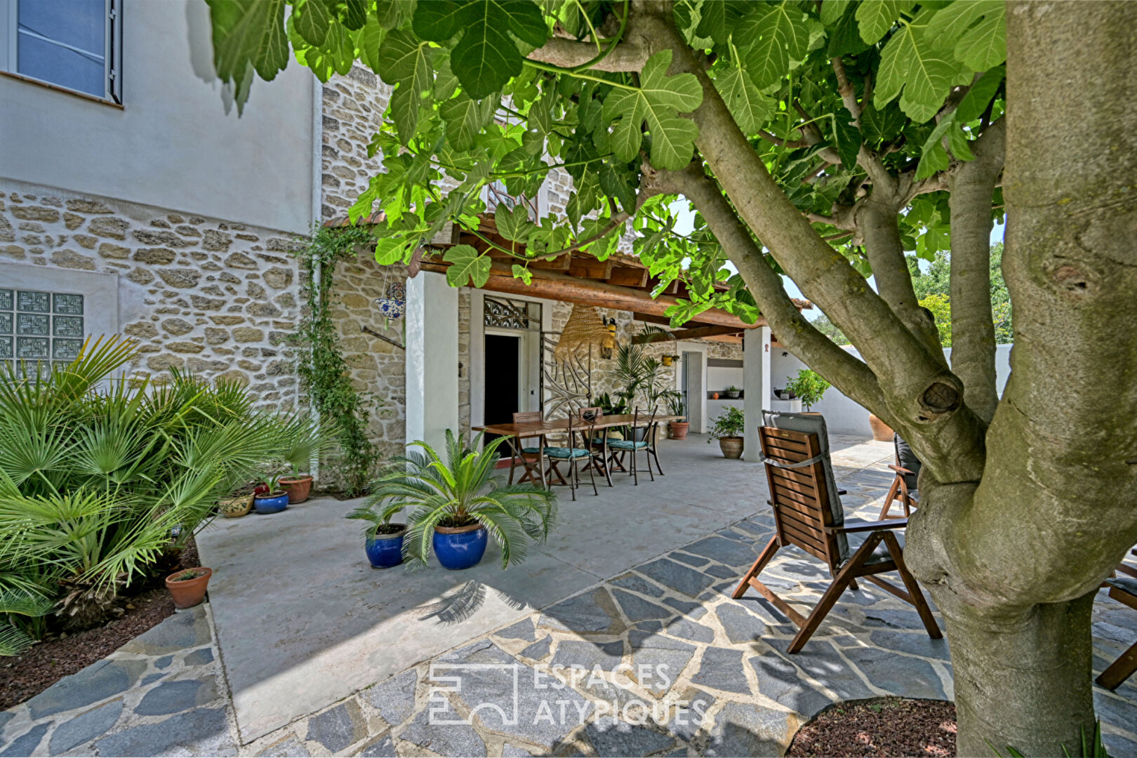 Ancienne bâtisse de maraîcher réhabilitée avec piscine et jardin paysagé