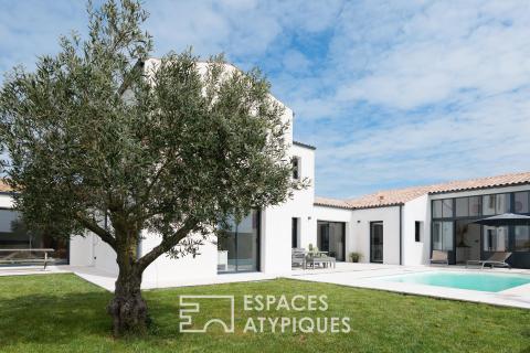 Contemporaine aux lignes épurées au cadre paisible