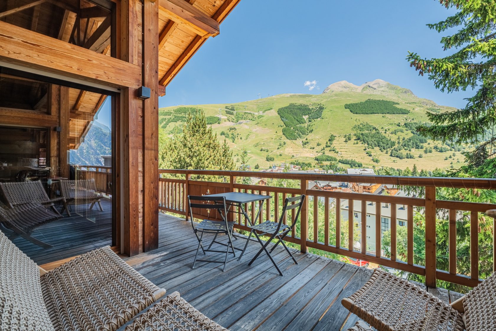 Chalet d’exception avec vue sur les massifs