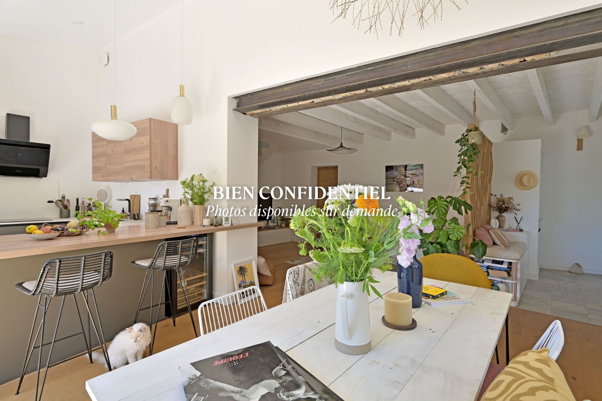 Maison de village rénovée avec extérieur intimiste et grand garage
