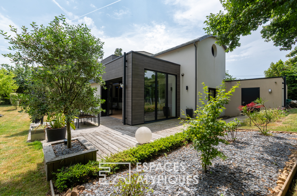 Original contemporary twenty minutes from Rennes