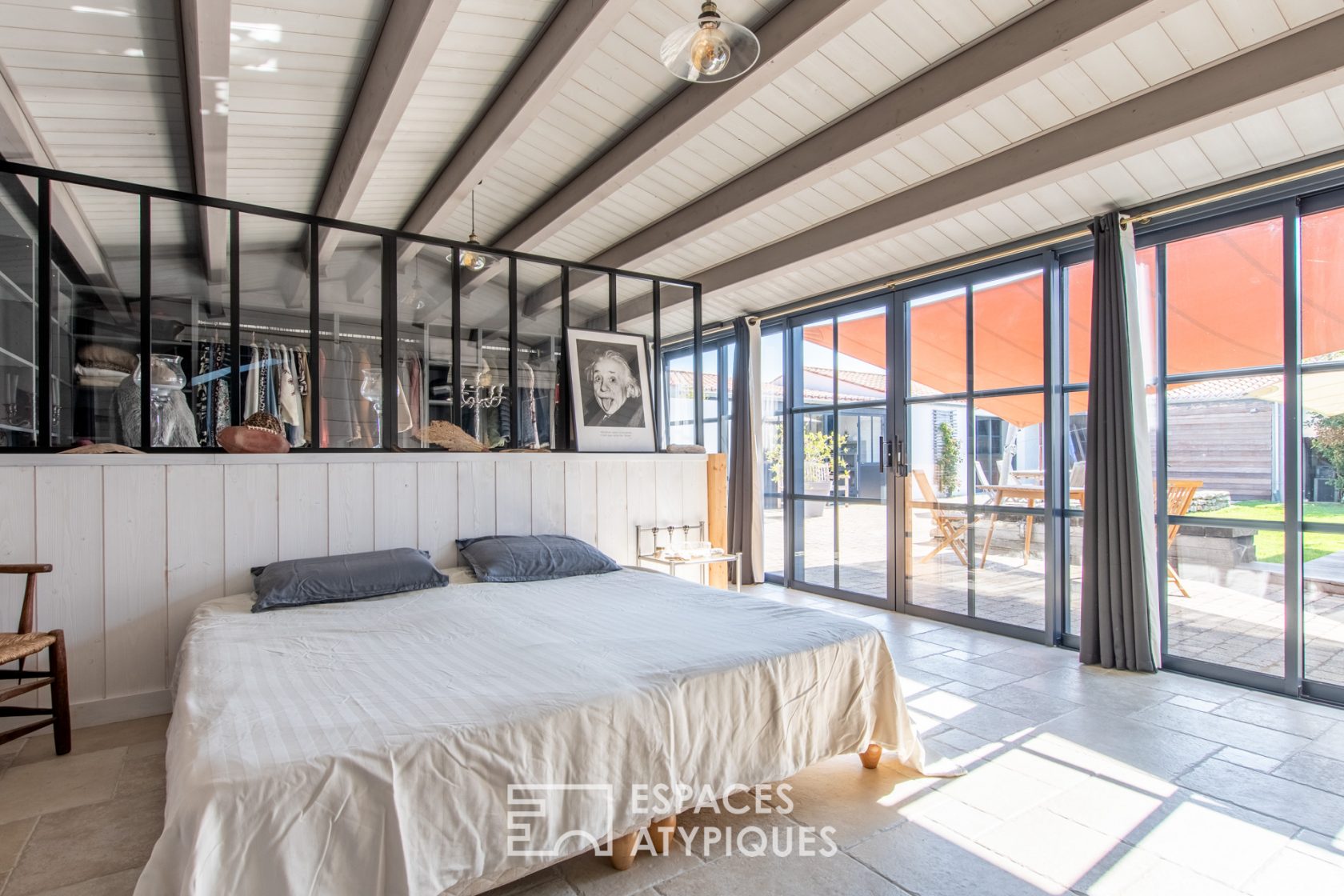 Une signature architecturale au bord de l’océan, avec jacuzzi et terrasses