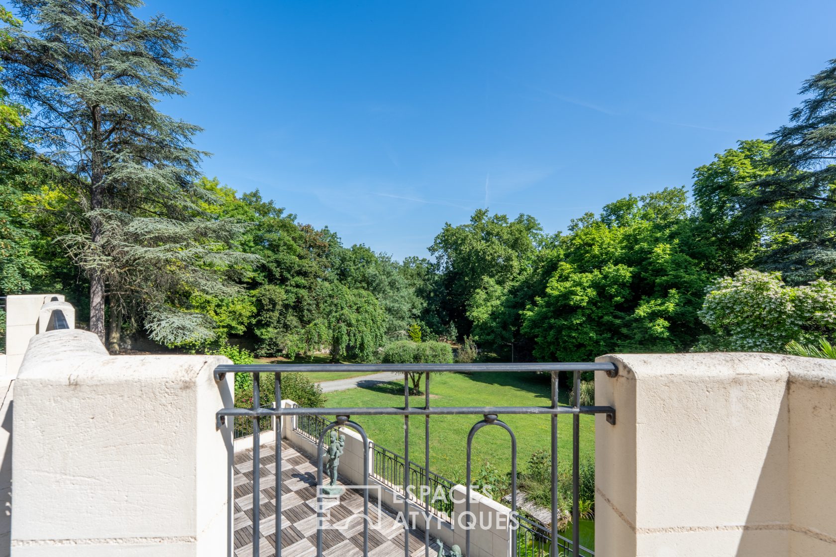 Propriété de charme dans un écrin boisé au pied du golf