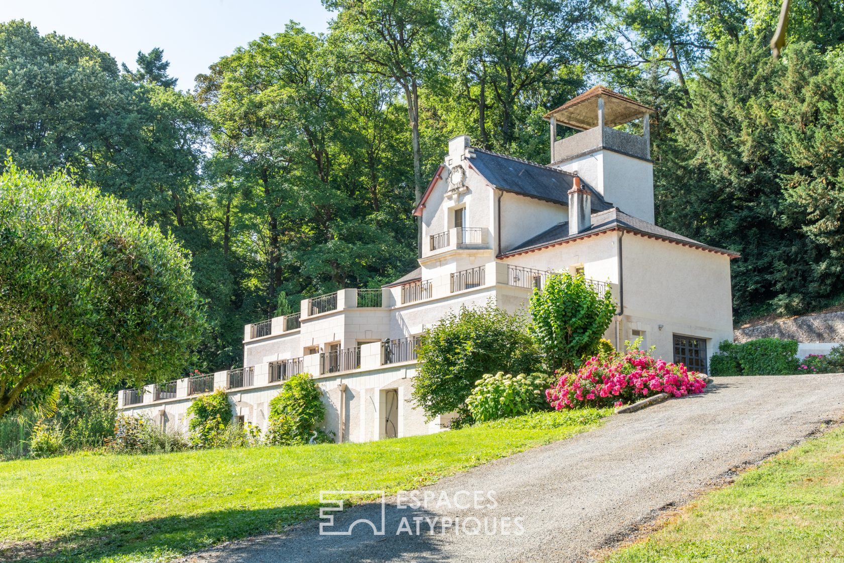 Charming property in a wooded setting at the foot of the golf course
