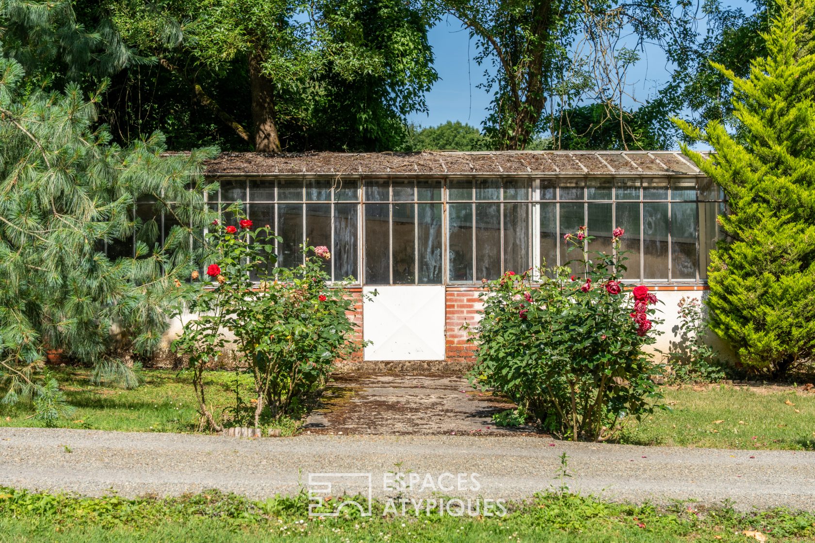 Charming property in a wooded setting at the foot of the golf course