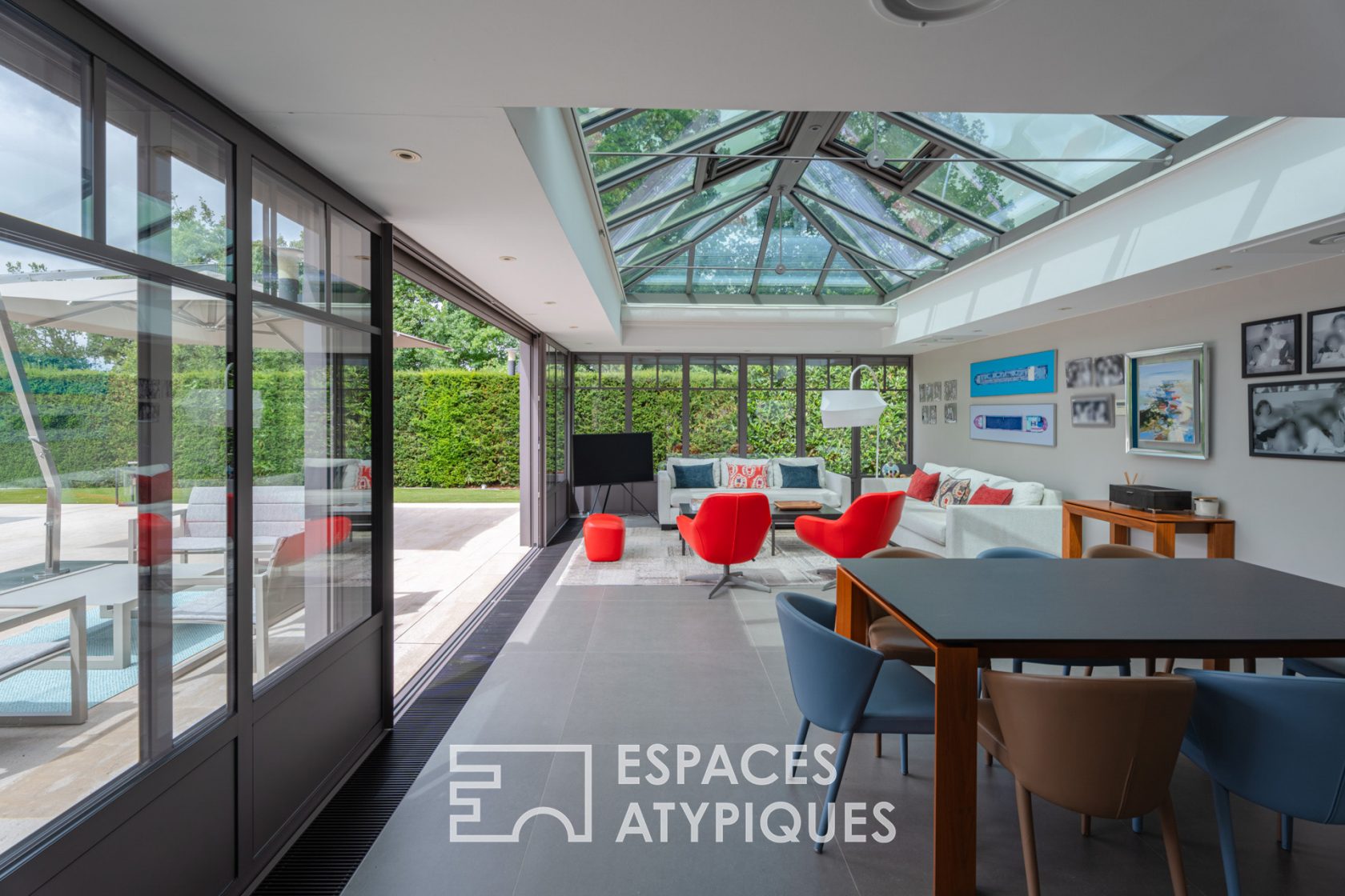 Maison d’architecte avec piscine chauffée et vue sur la vallée