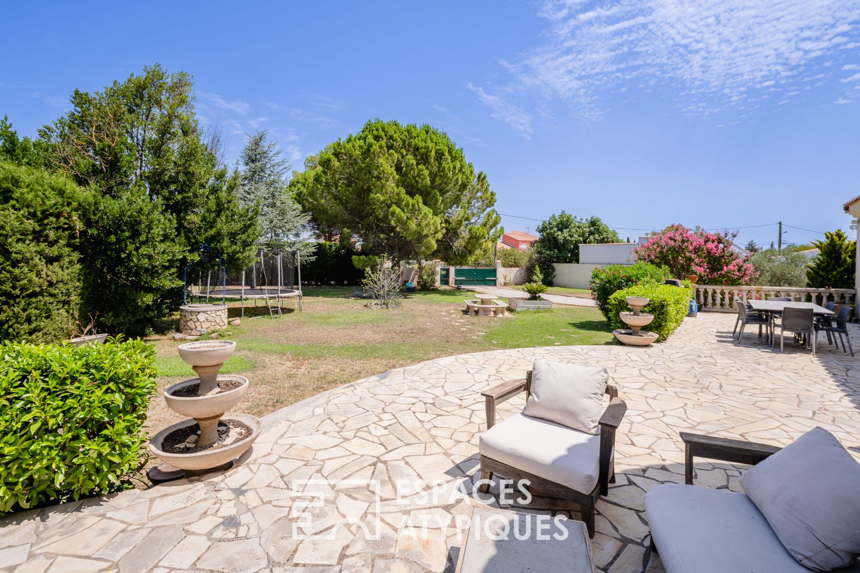 Contemporary house with no overlooked views, swimming pool and offices