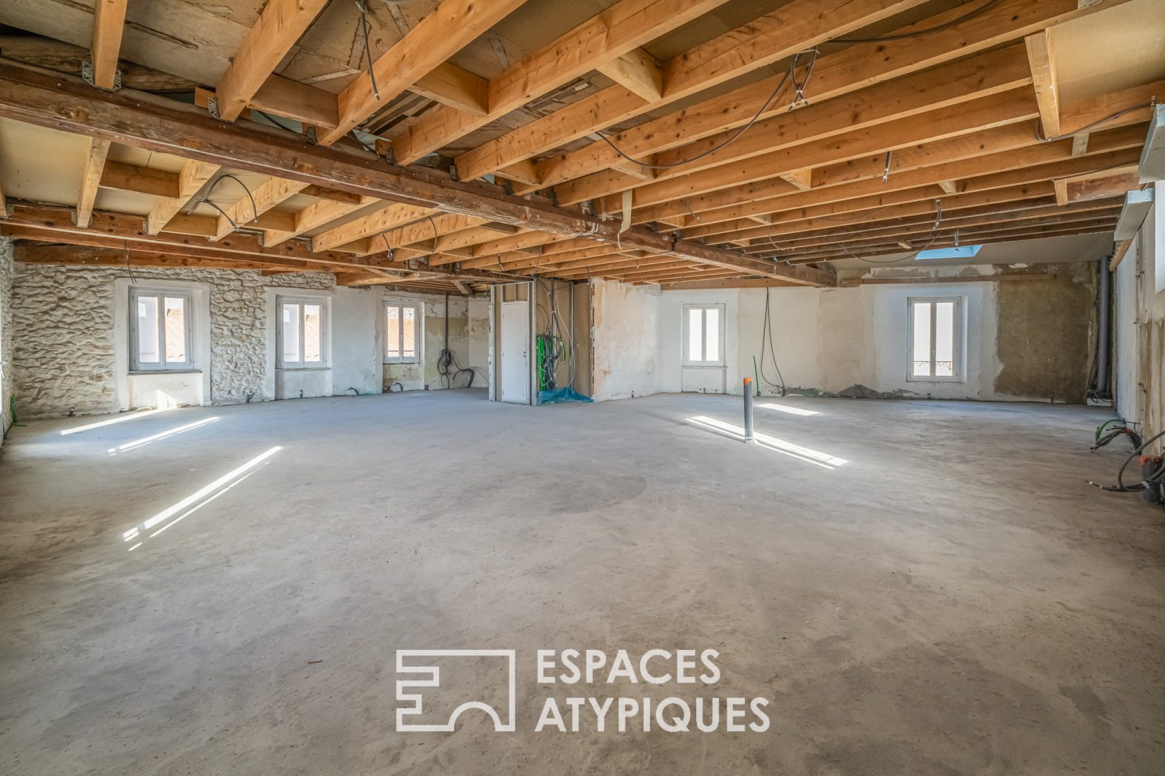 Bright and Quiet Loft with Rare Potential in Downtown Narbonne