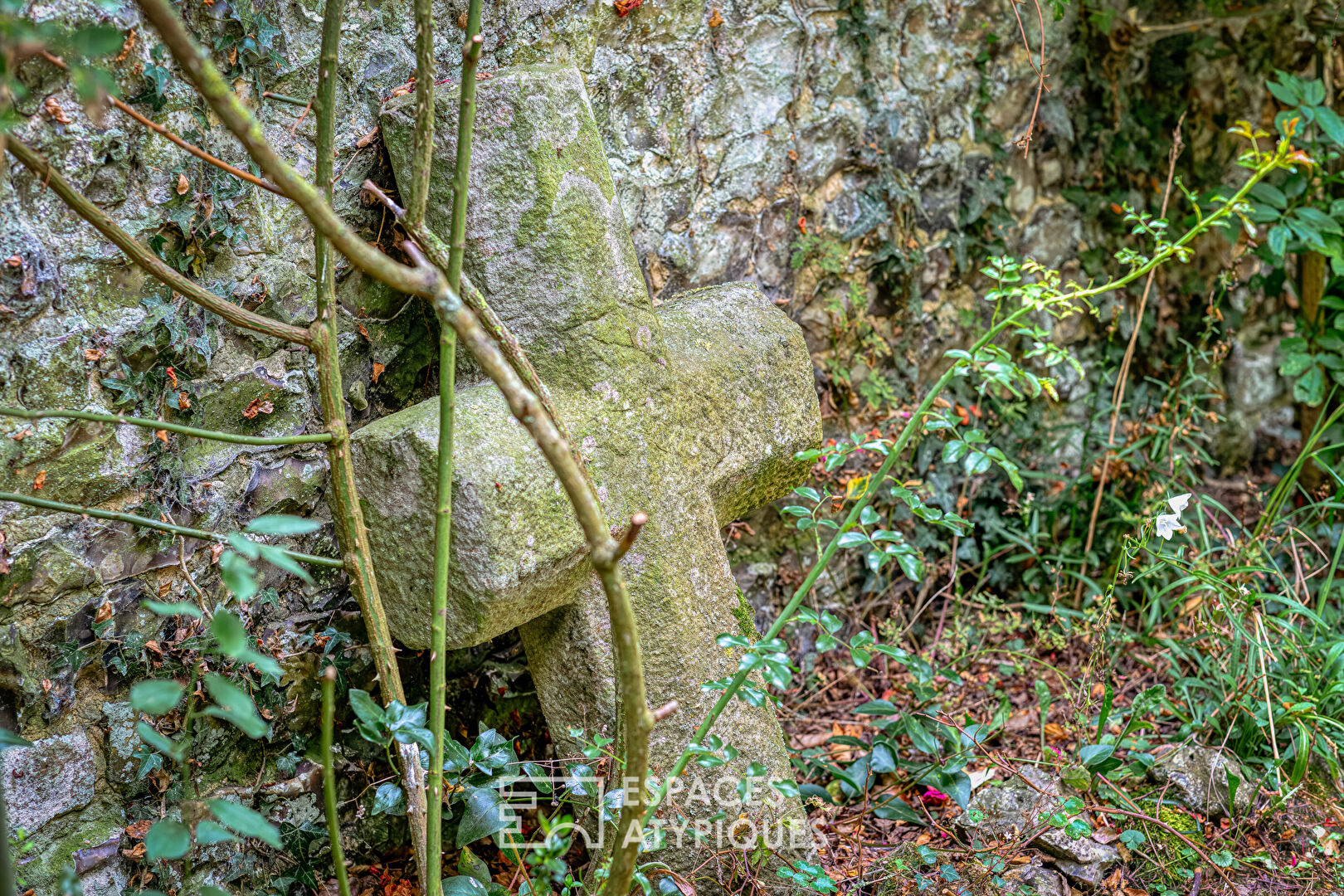 Chapelle du 12e siècle avec dépendance