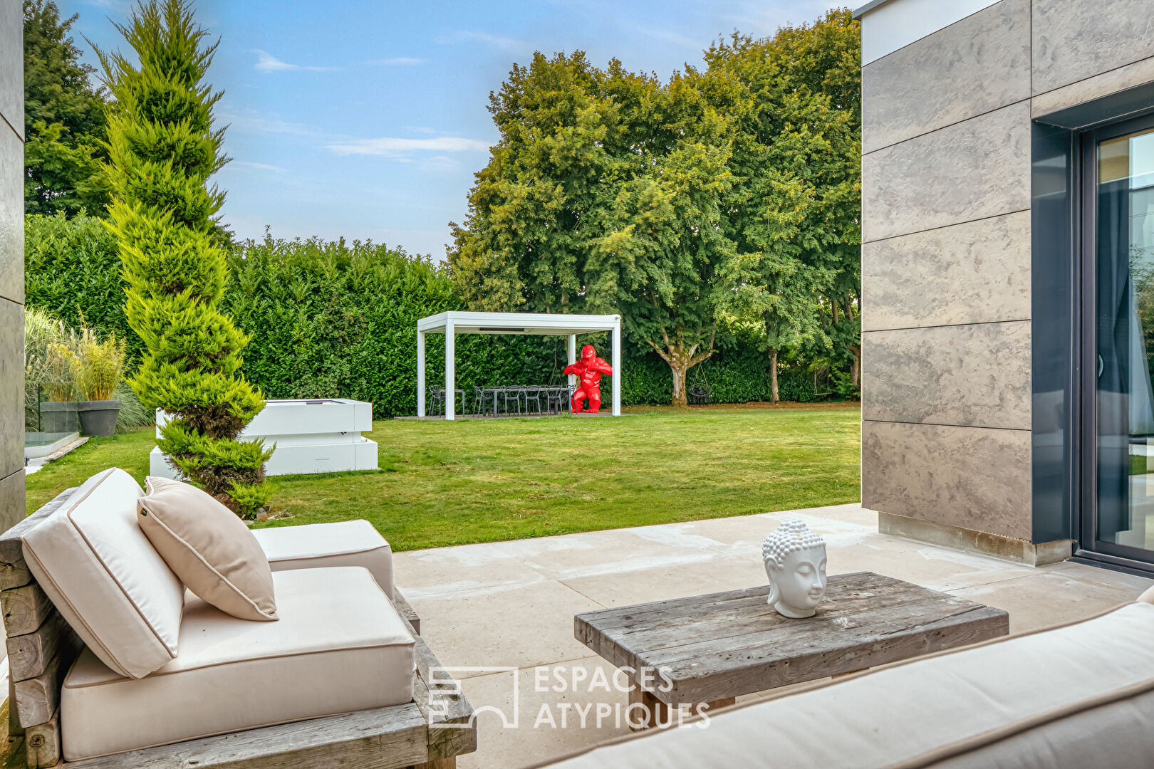 Villa d’architecte lumineuse, design et élégante avec spa de nage