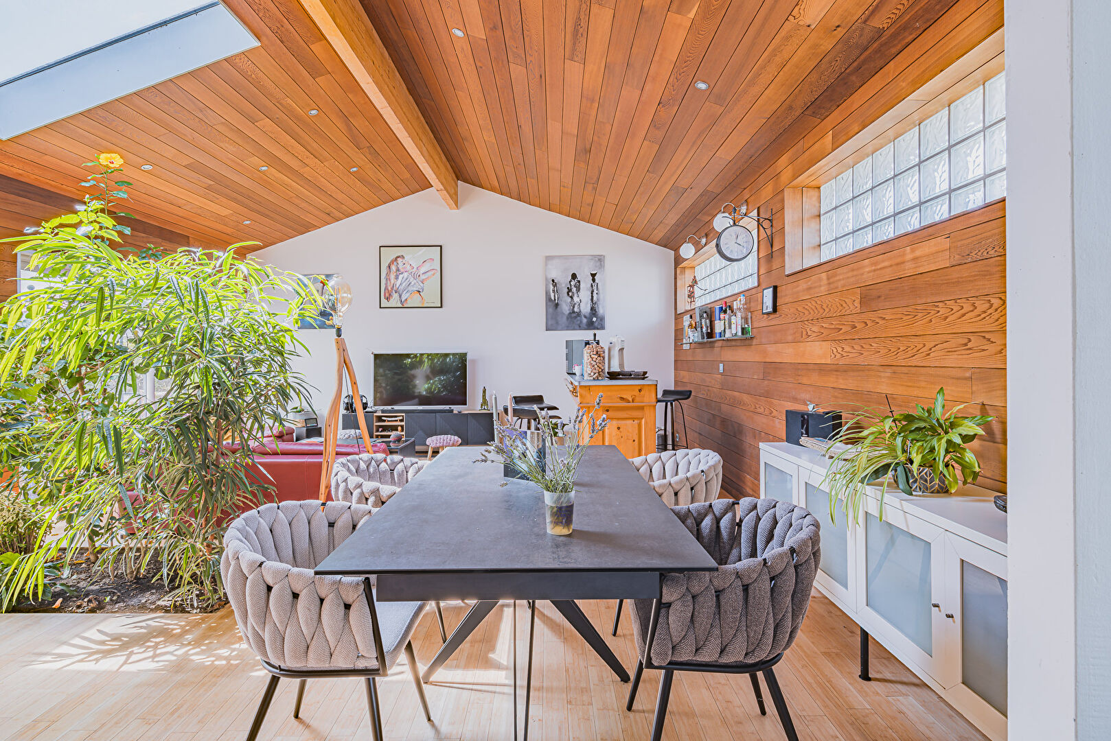 Villa en dialogue avec la nature au centre de La Teste