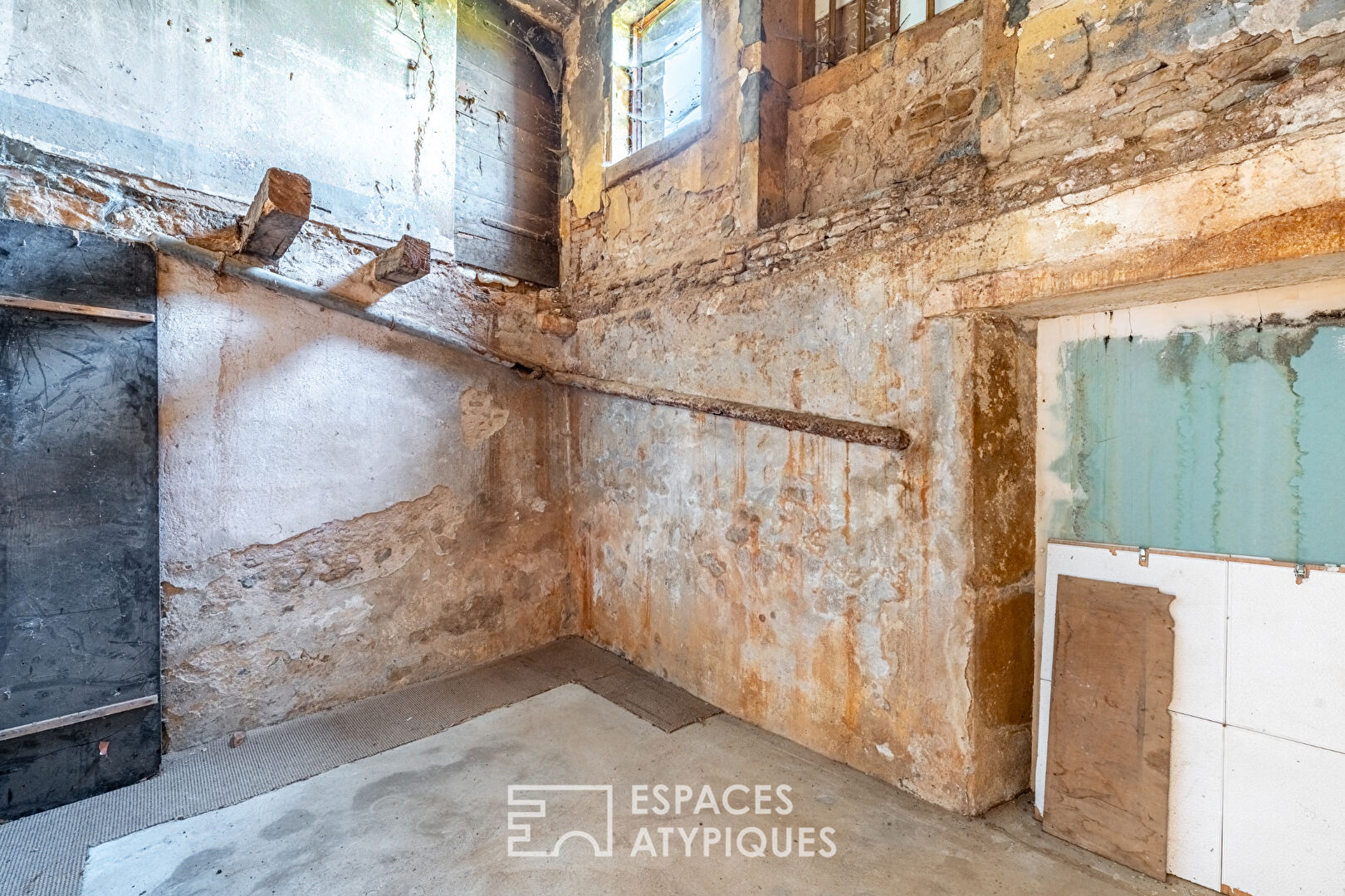 Golden stone house with great potential