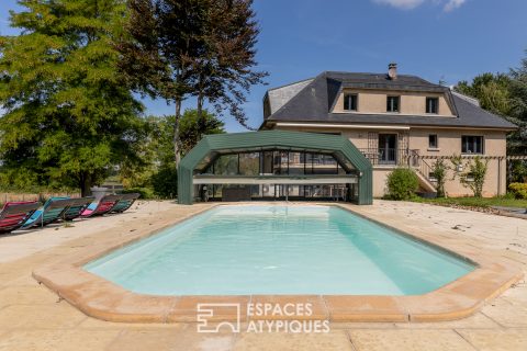 Renovated property with swimming pool and outbuildings on the outskirts of Metz