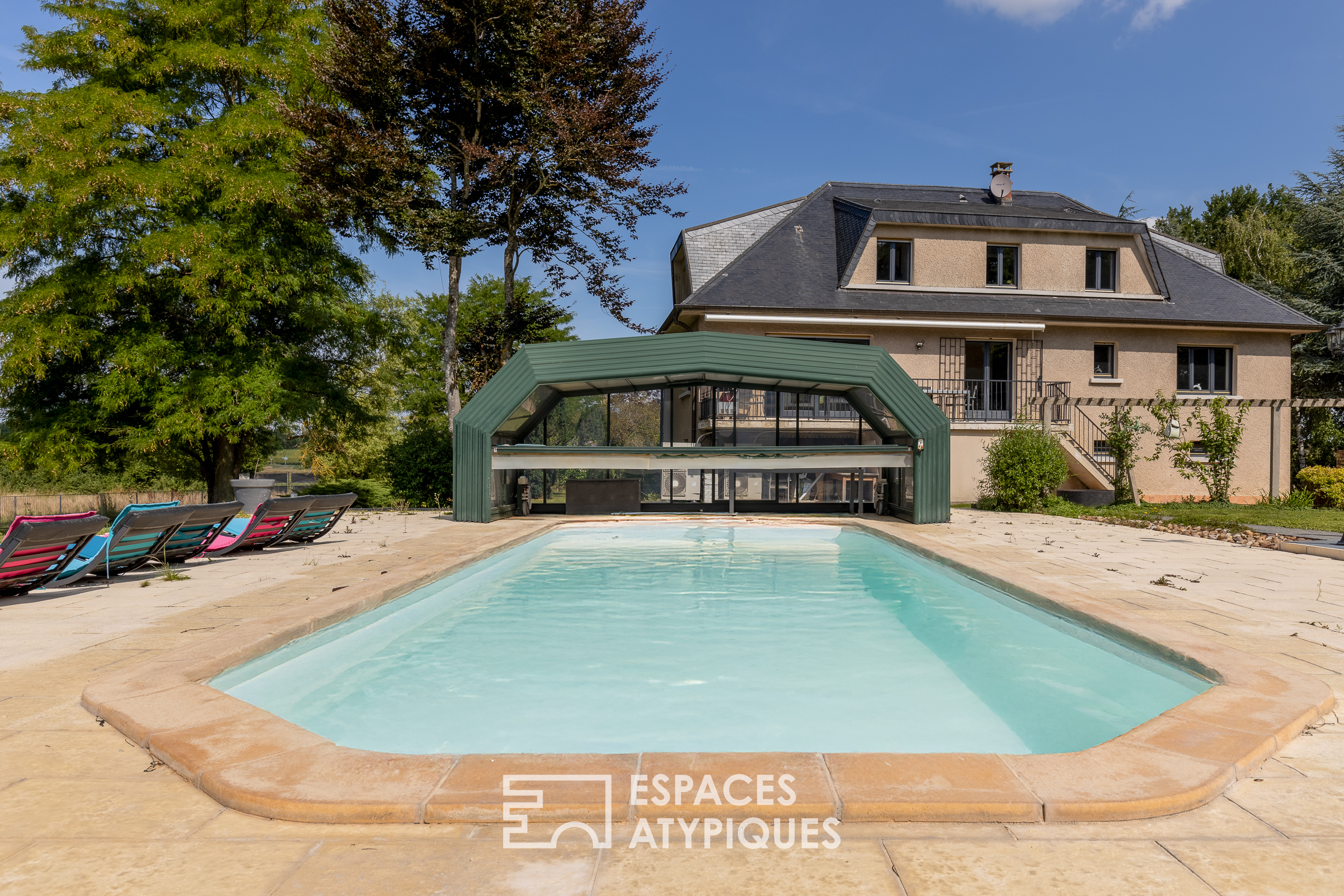 Propriété rénovée avec piscine et dépendances aux portes de Metz
