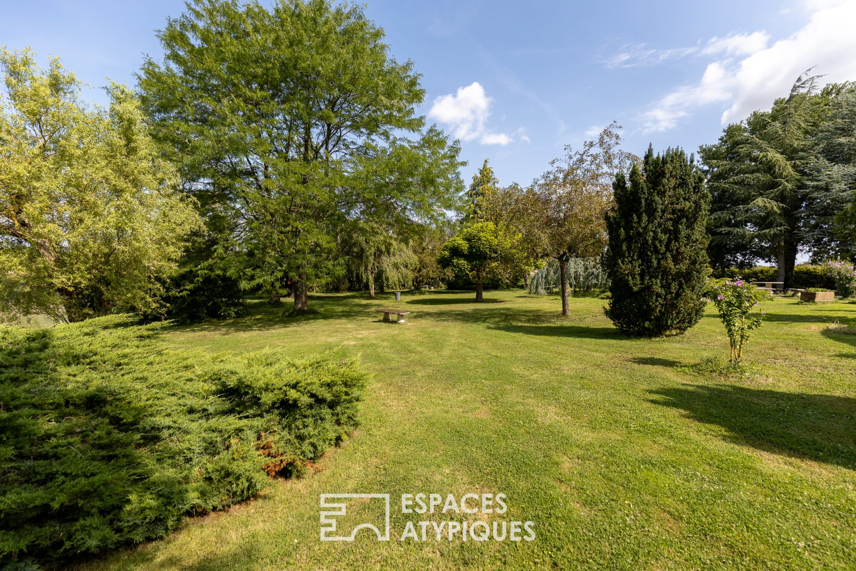Propriété rénovée avec piscine et dépendances aux portes de Metz