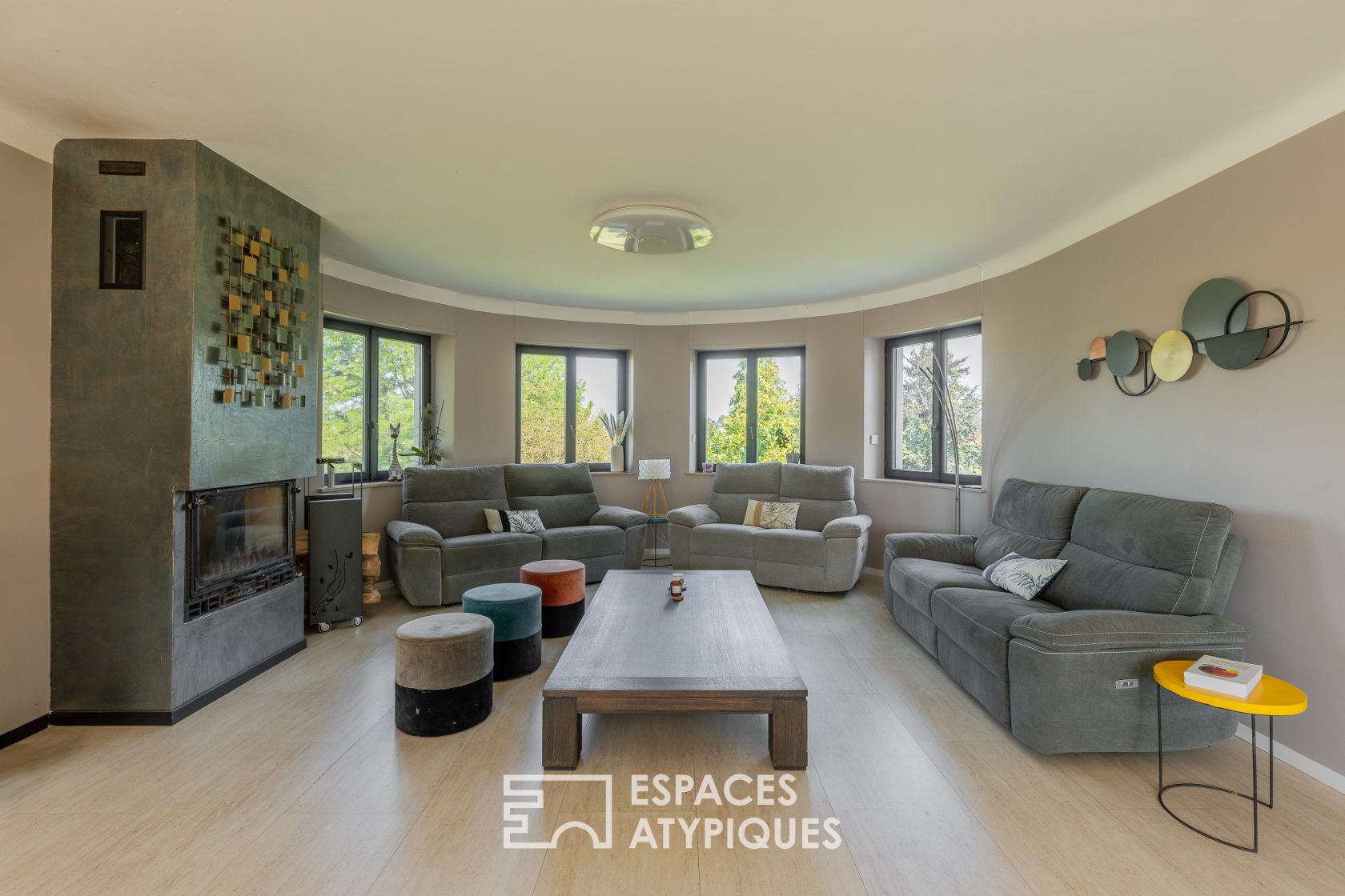 Propriété rénovée avec piscine et dépendances aux portes de Metz