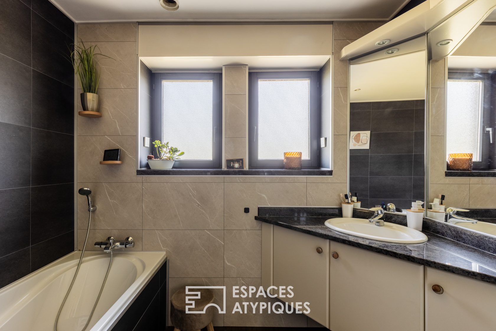 Propriété rénovée avec piscine et dépendances aux portes de Metz