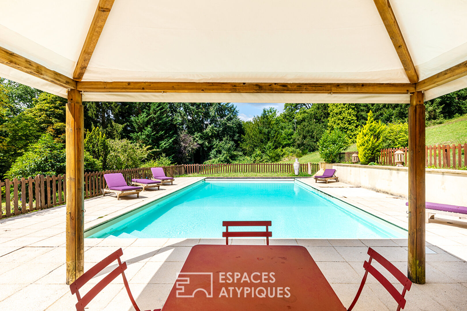 Maison familiale de caractère avec piscine au coeur de Dampierre-en-Yvelines