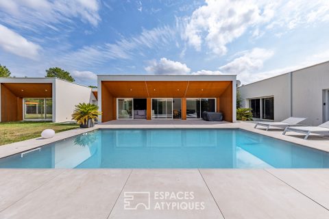 Contemporary architect-designed villa on the edge of the forest in Cazaux