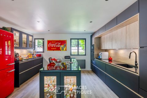 Bright house with jacuzzi and waterfront garden in Chevreuse