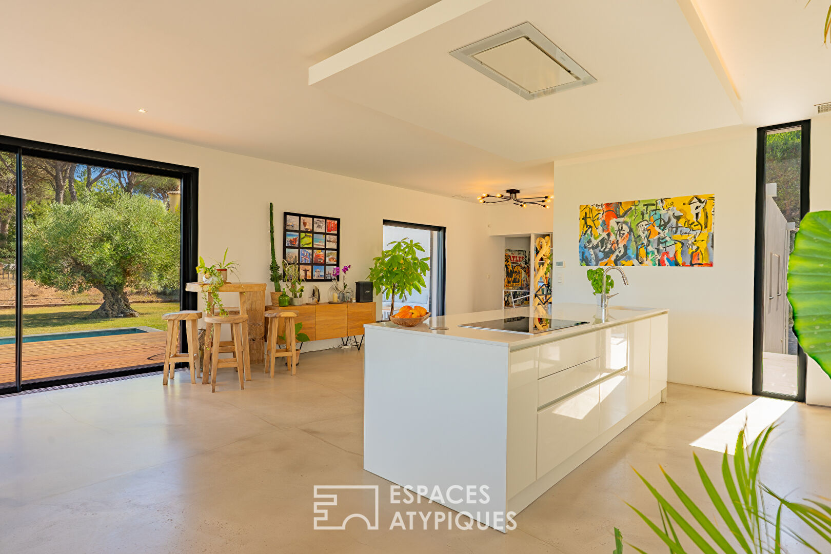 Architect-designed villa in the heart of the vineyards