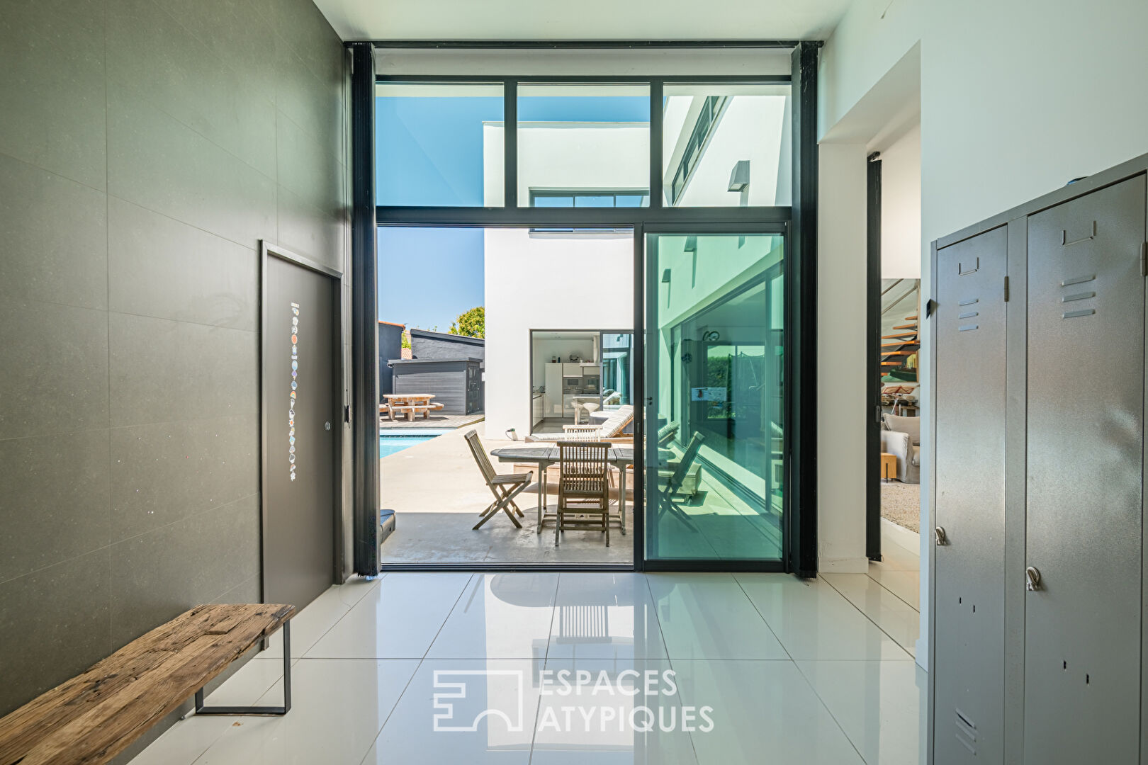 Architect-designed house with swimming pool and garage