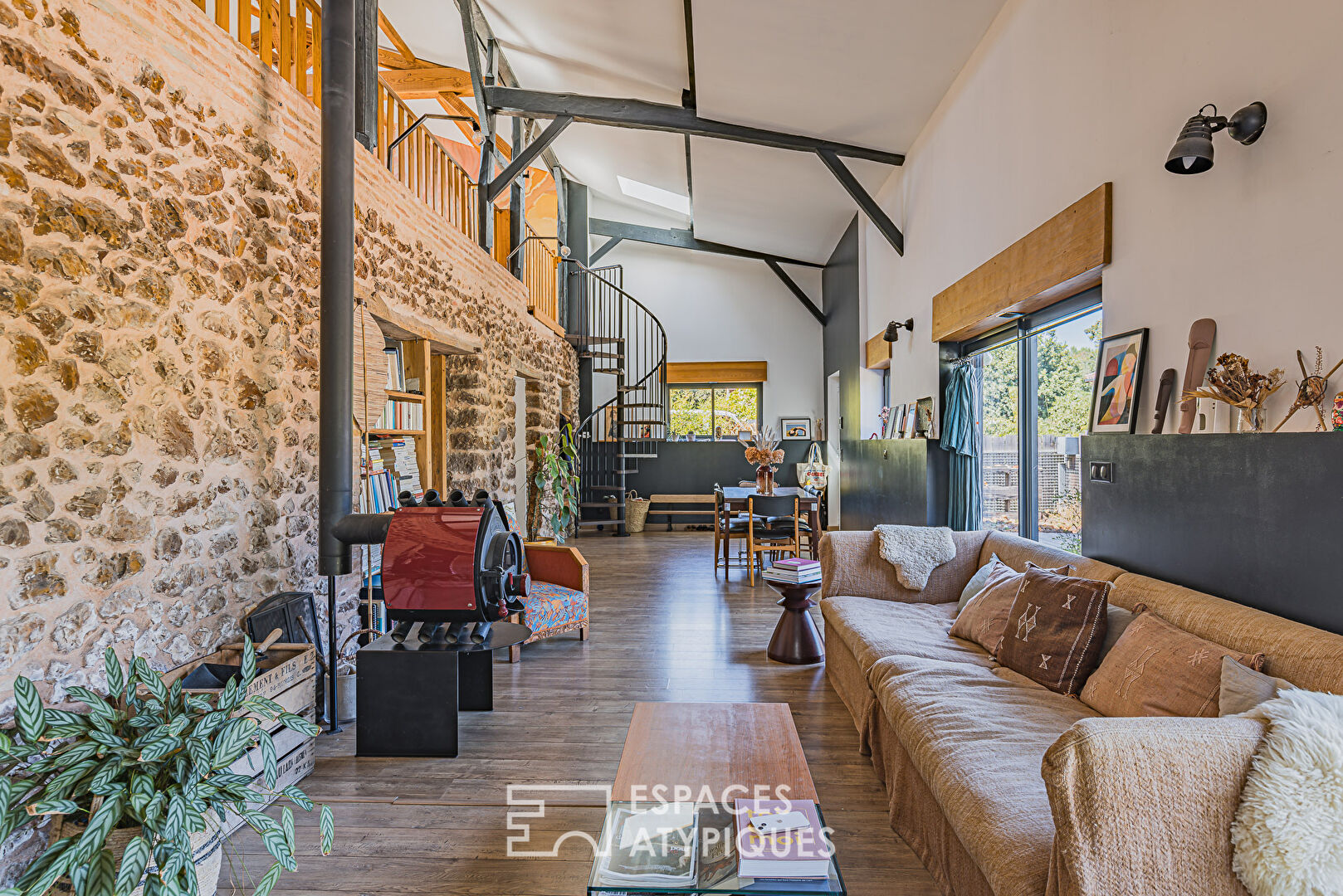 Charme authentique et confort contemporain à Salles