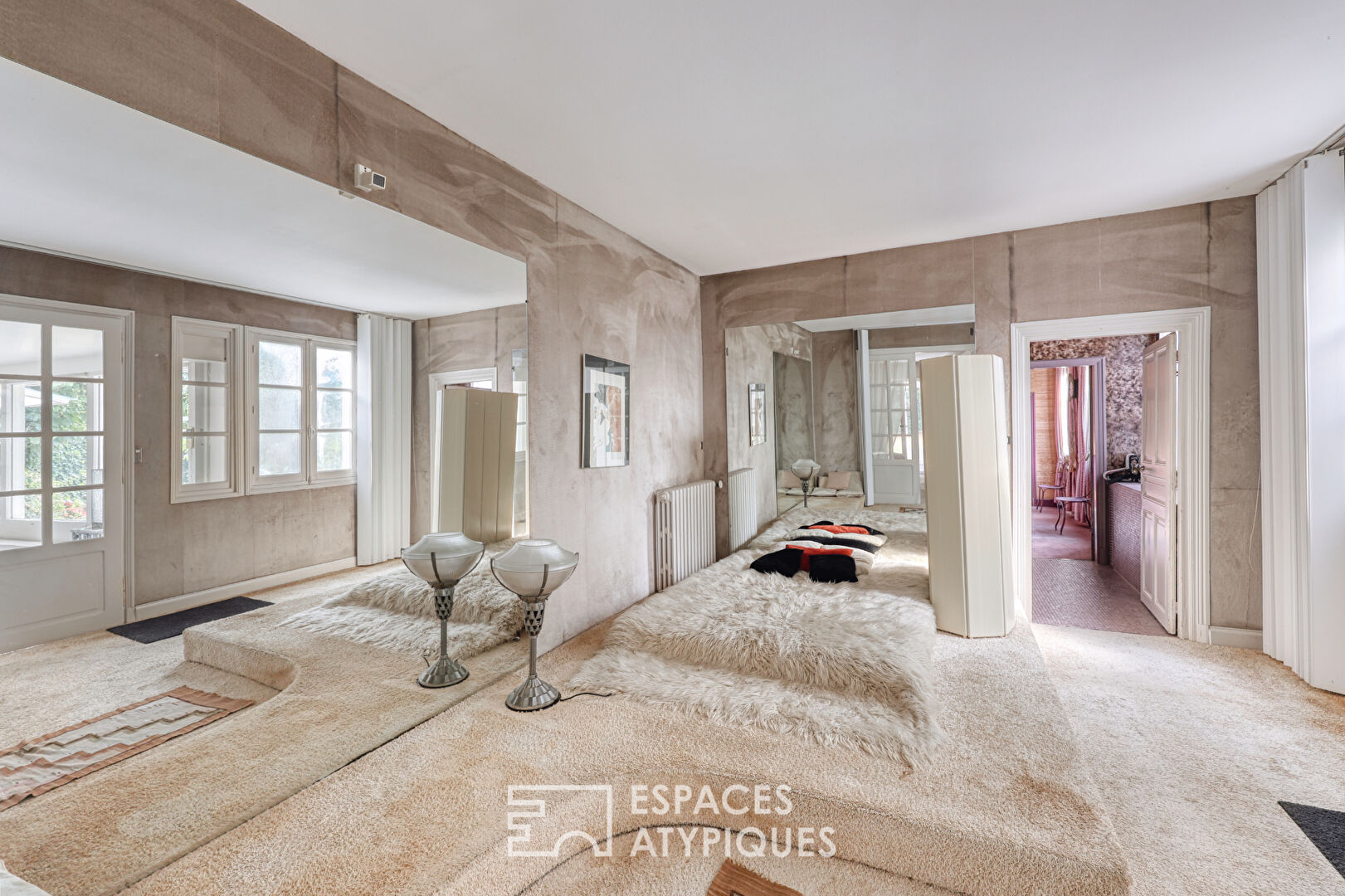 Beautiful character property in the heart of Santerre