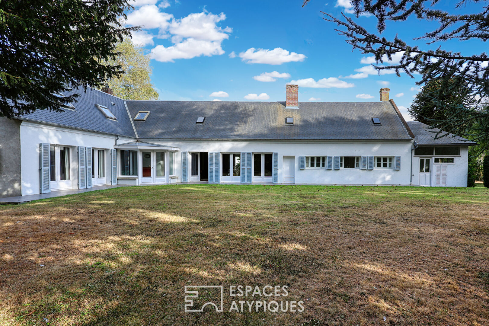 Beautiful character property in the heart of Santerre