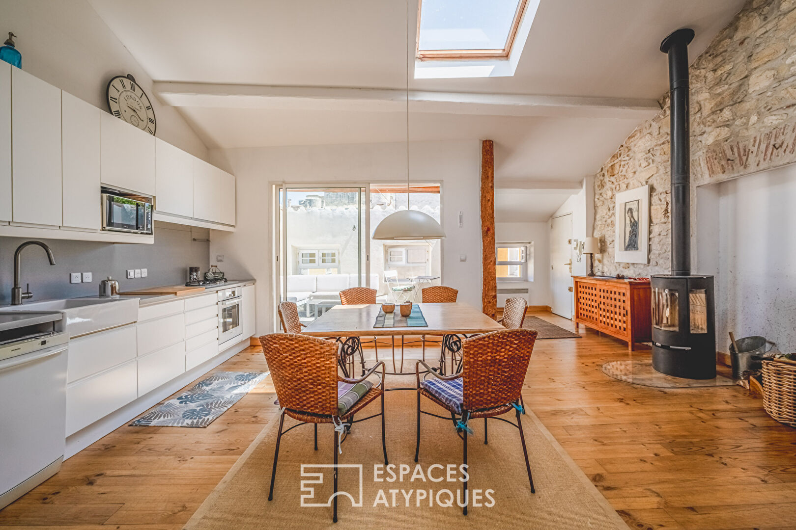 Top-floor loft with terrace and contemplative view of the cathedral