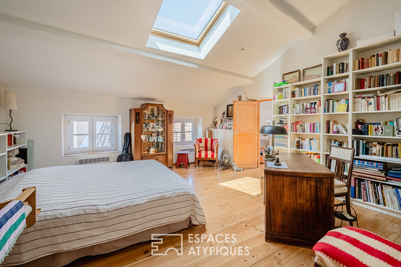 Top-floor loft with terrace and contemplative view of the cathedral
