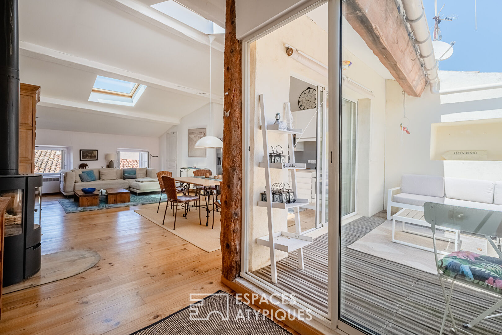 Top-floor loft with terrace and contemplative view of the cathedral