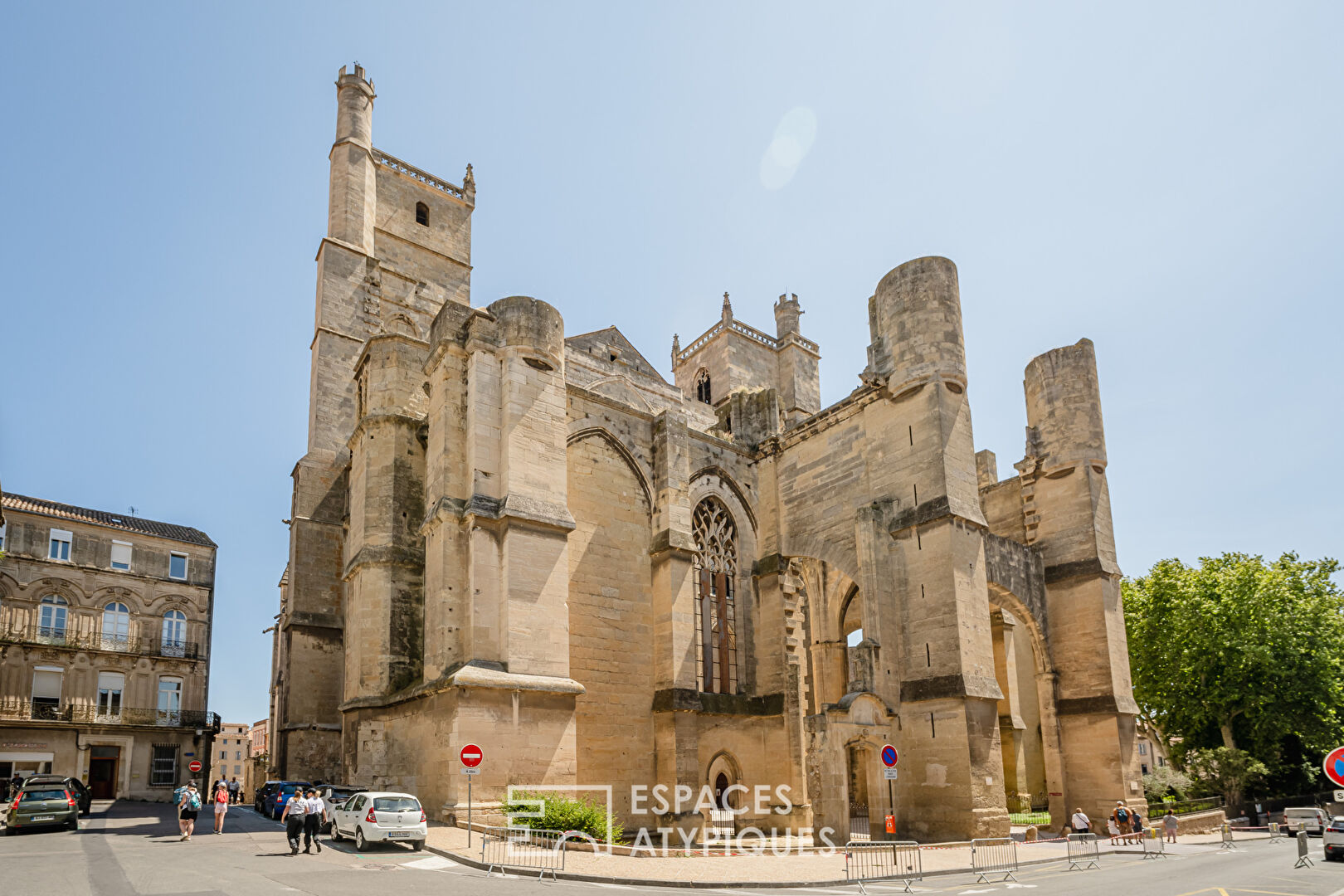 Top-floor loft with terrace and contemplative view of the cathedral
