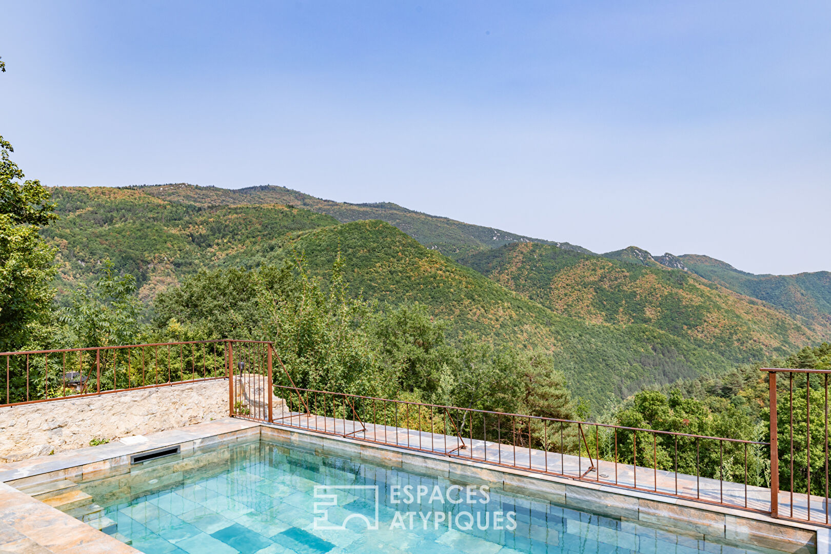 Exceptional eco-hamlet in a Natura 2000 zone, hidden from view