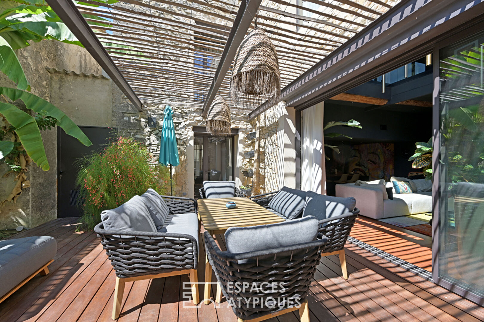 Former winemaker renovated with charm, space and swimming pool
