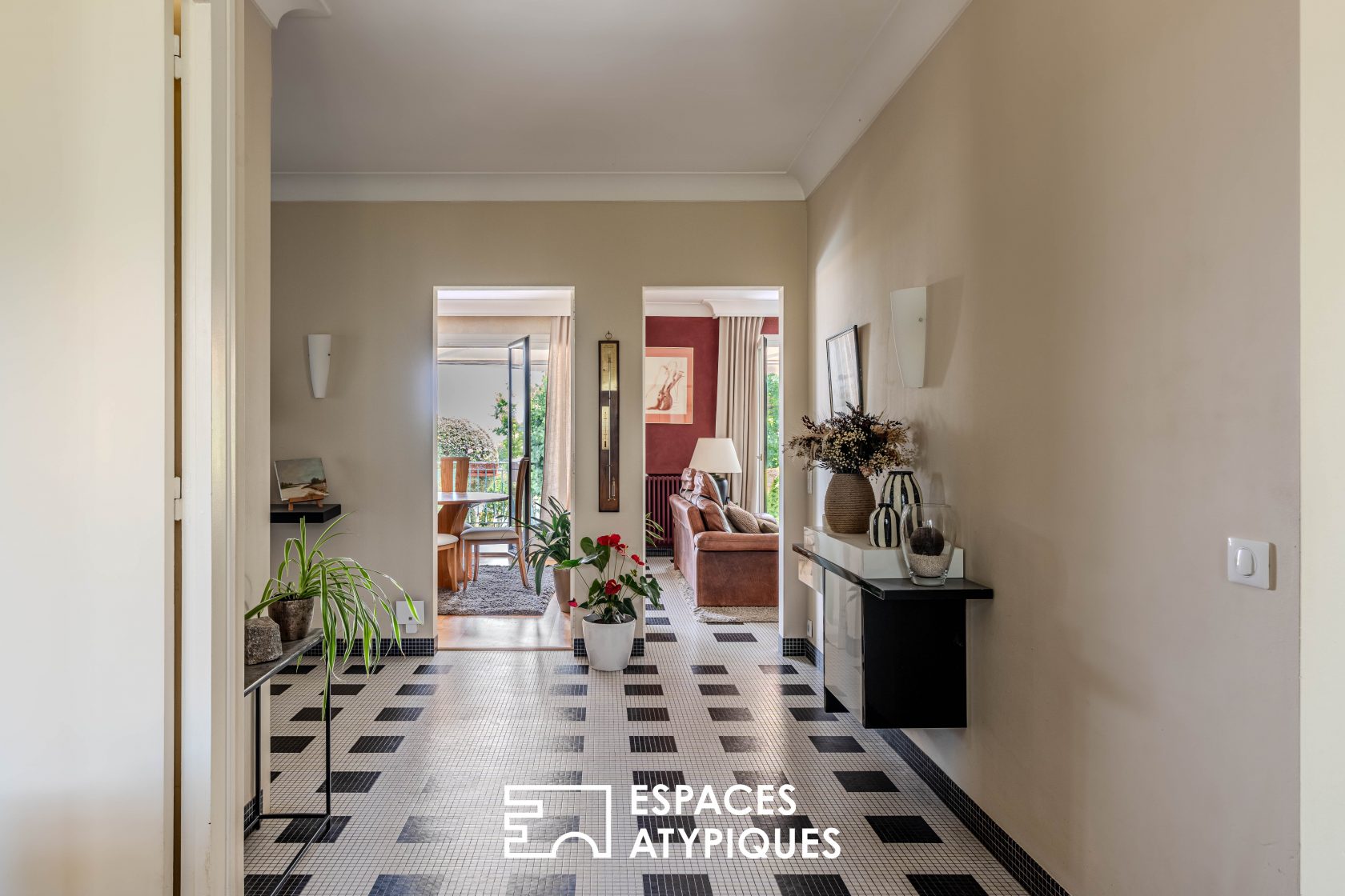 Maison familiale avec piscine, studio et dépendance dans le cœur de Vallet