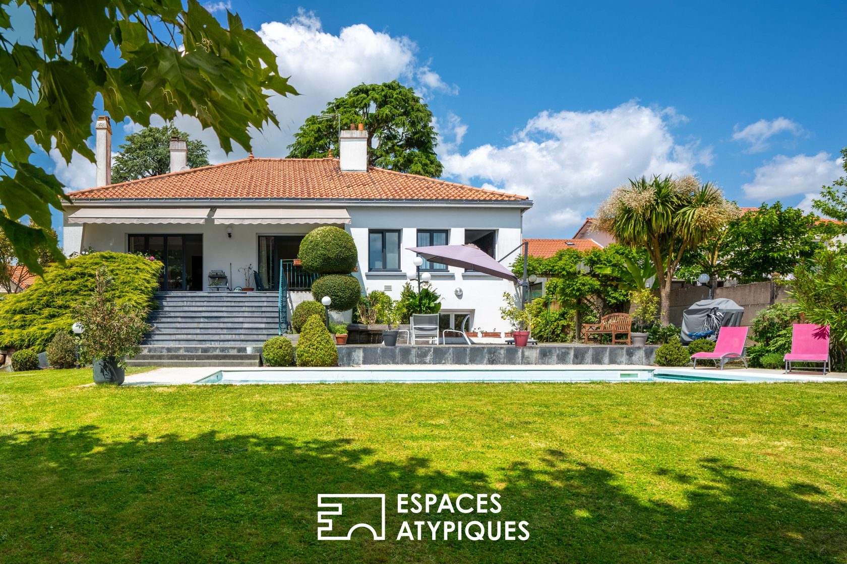 Maison familiale avec piscine, studio et dépendance dans le cœur de Vallet