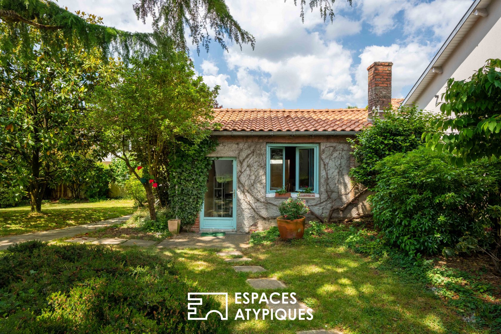 Maison familiale avec piscine, studio et dépendance dans le cœur de Vallet