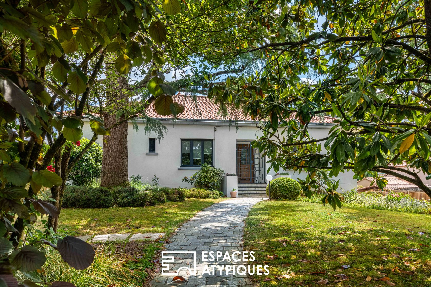 Maison familiale avec piscine, studio et dépendance dans le cœur de Vallet