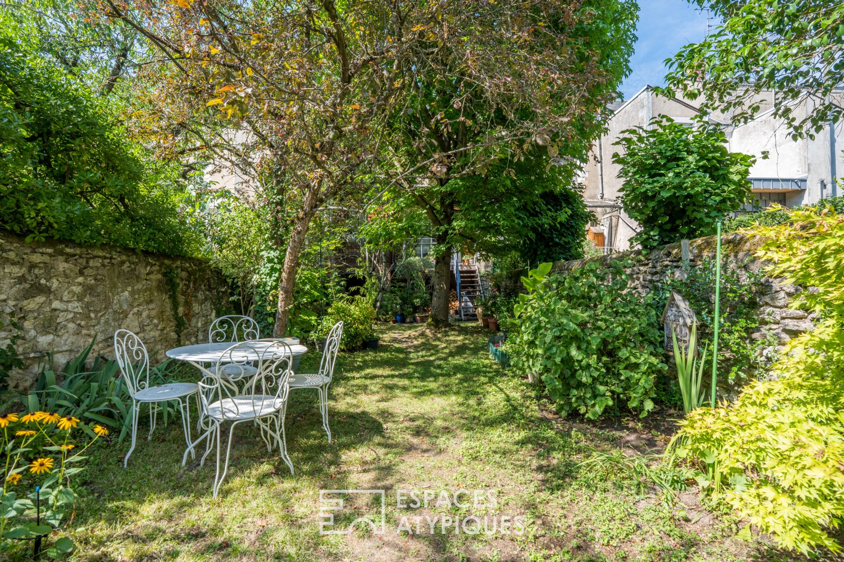 Particulier tourangeau avec jardin arboré dans un quartier recherché de Tours