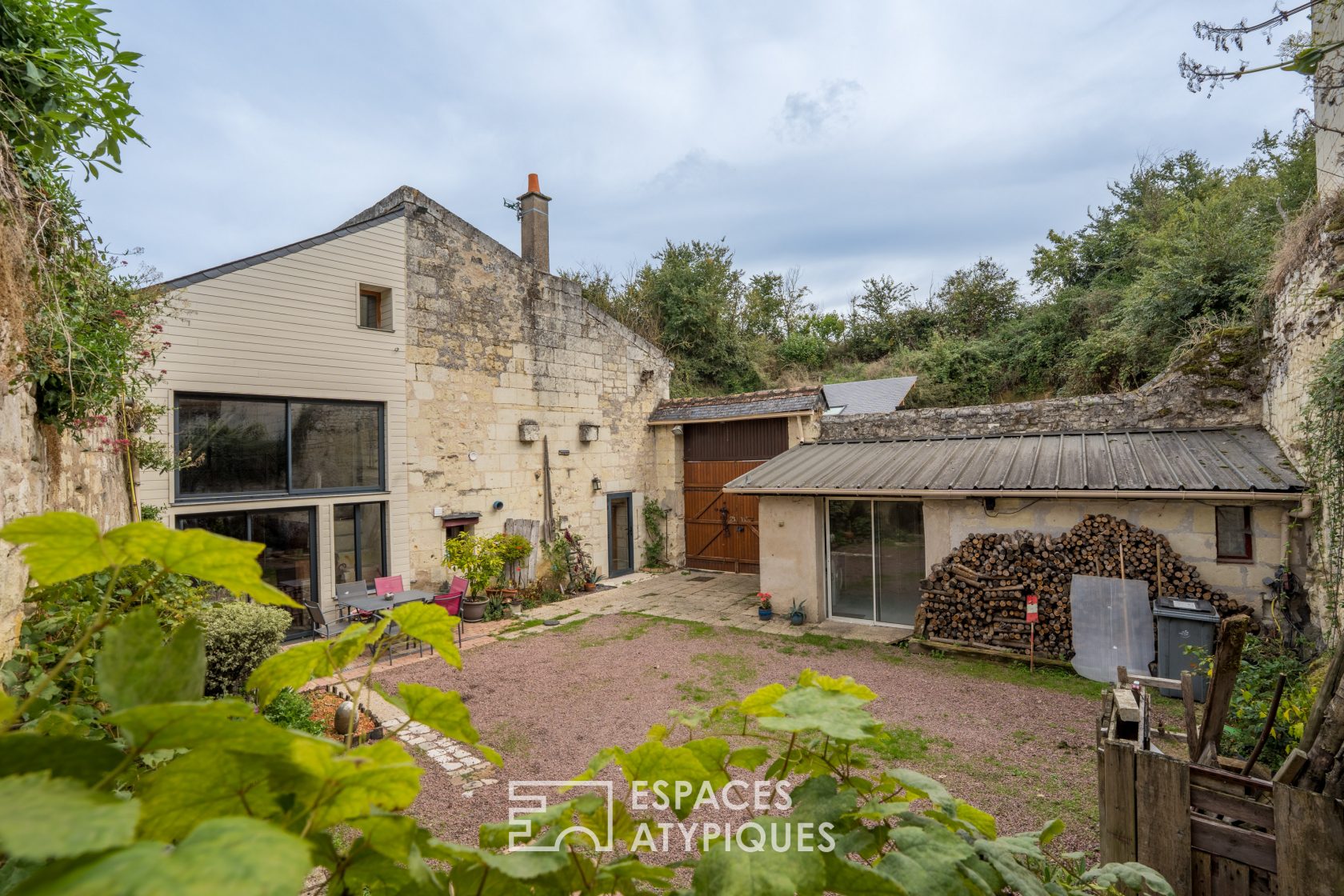 Maison de caractère à flanc de coteau