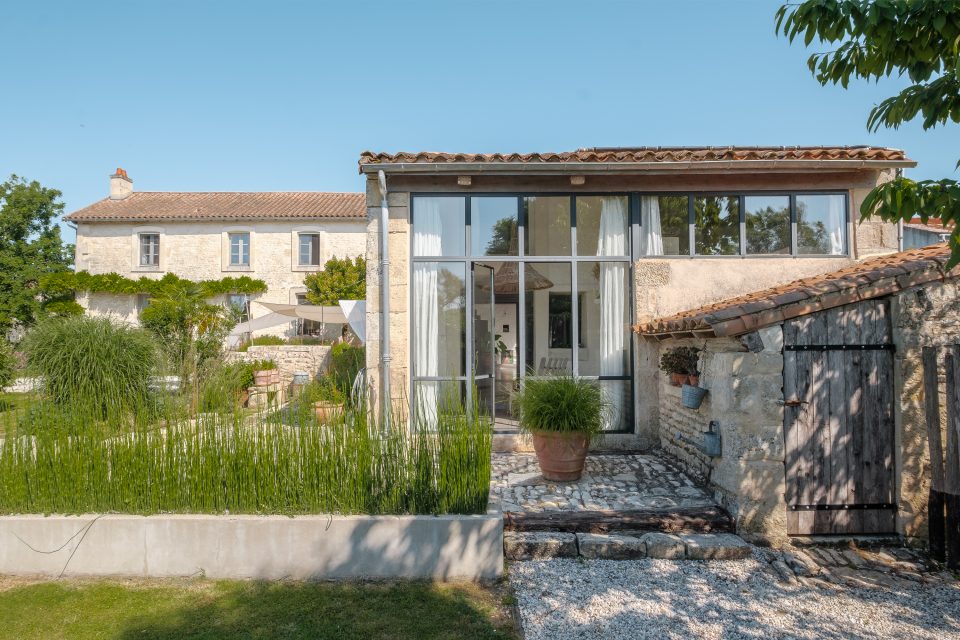 Charming property with high-end services combining authenticity and the art of living - Réf. EADS302