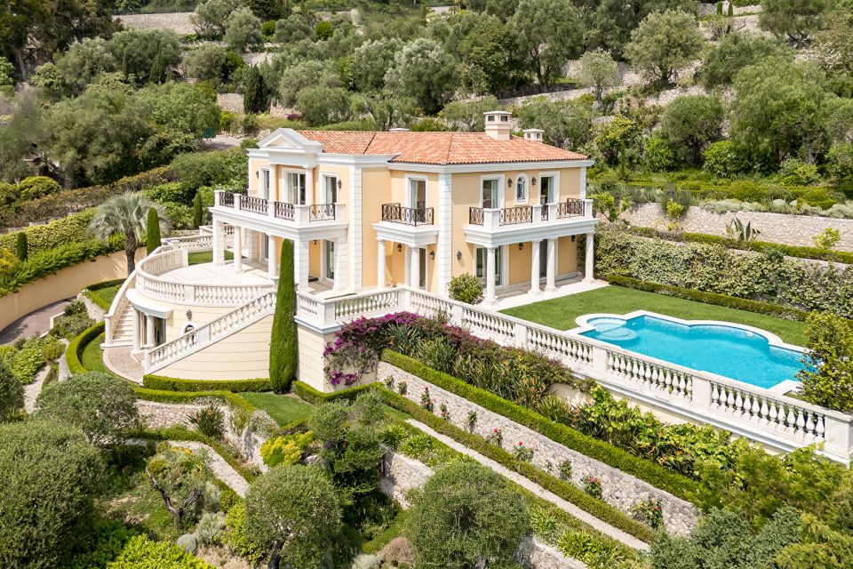 Villa de Maître d’inspiration Palladienne dans un écrin de verdure