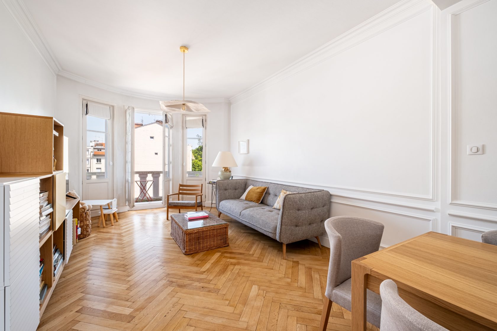 Appartement rénové par architecte en dernier étage avec balcon et vue dégagée